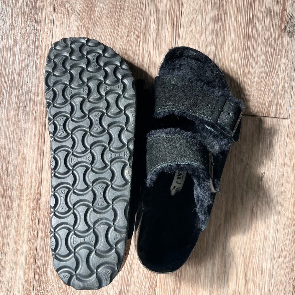 Size 39 Birkenstocks Arizona Shearling never worn outside basically brand new